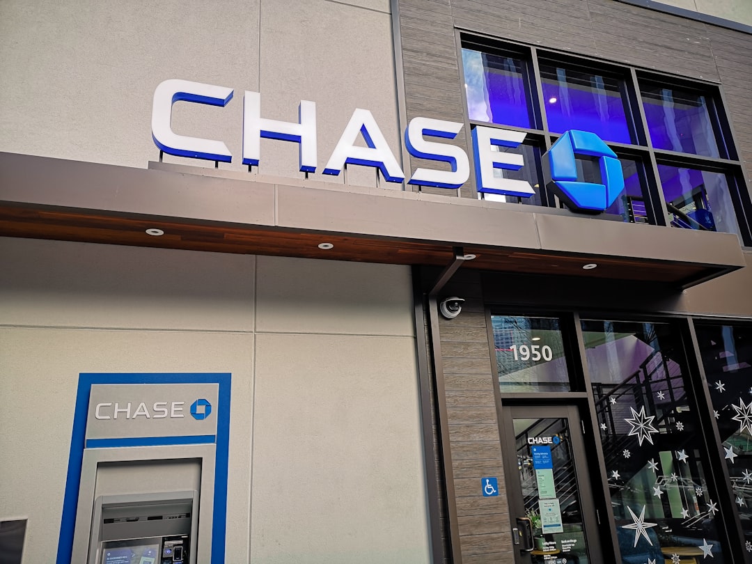 Chase vs Amex: Which Points Program Offers More Value?
